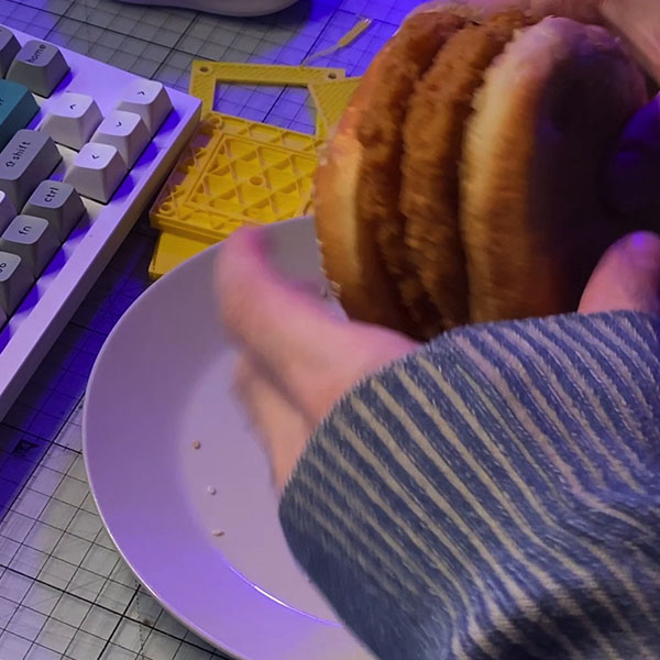 Discount frozen chicken burger patties from Rabba. Let's not forget our meals as we work.